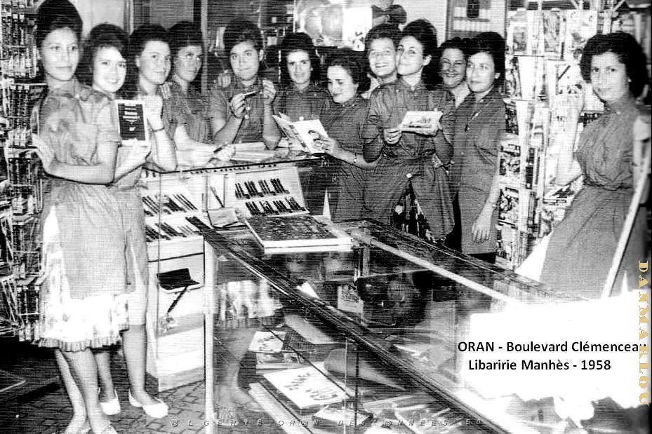 Oran - Boulevard Clemenceau - Libaririe Manhes - 1954.jpg